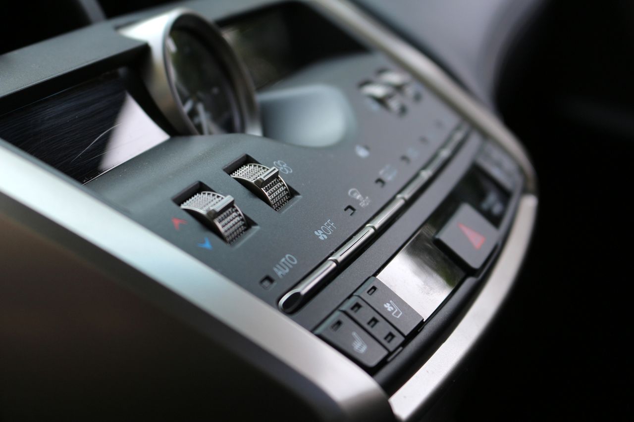 Lexus nx 300h belső