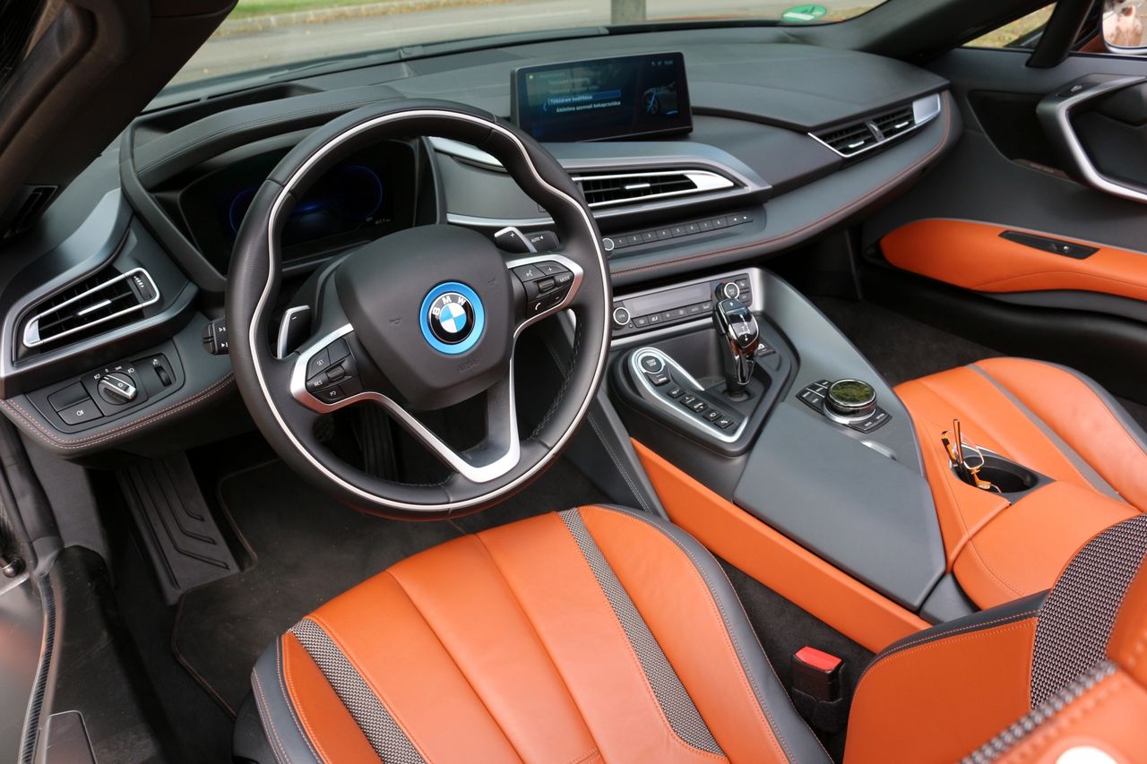 BMW-i8 Roadster belső
