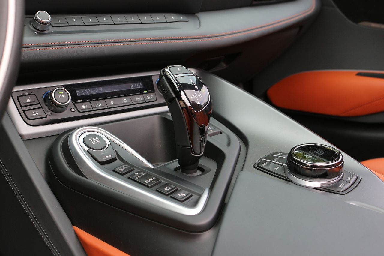 BMW-i8 Roadster belső