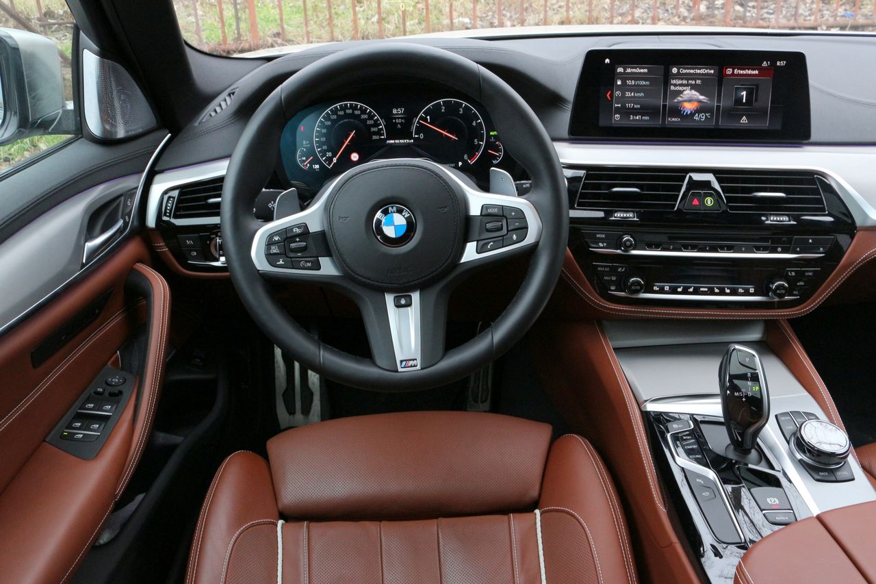 BMW M550d Touring belső