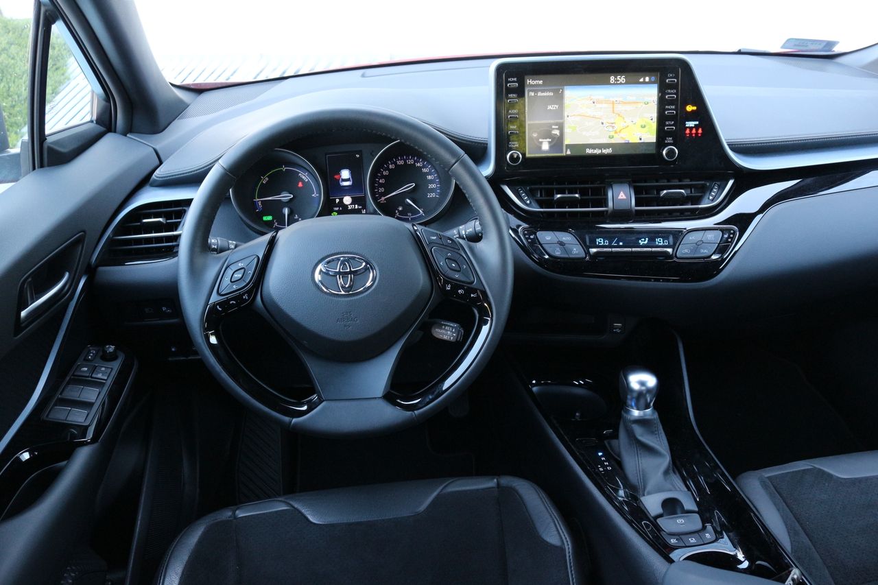 Toyota C-HR Hybrid belső