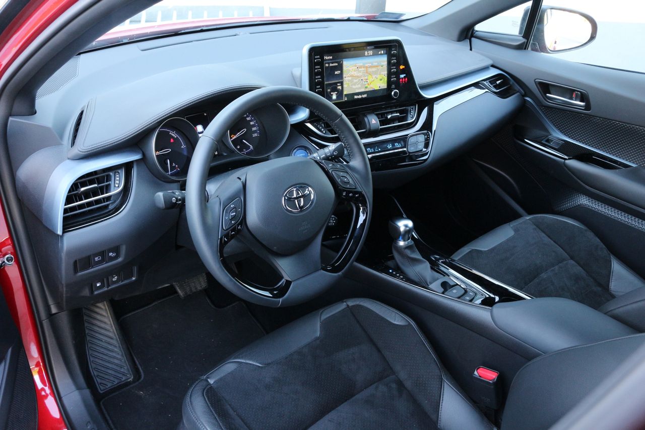 Toyota C-HR Hybrid belső
