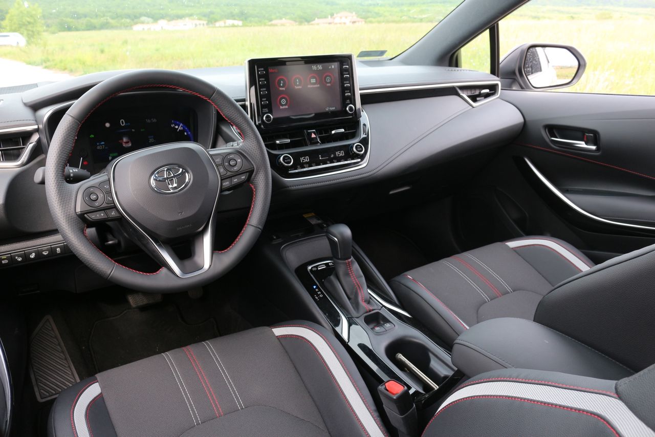 Toyota Corolla GR Sport belső
