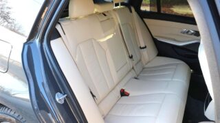 BMW 330E Touring belső