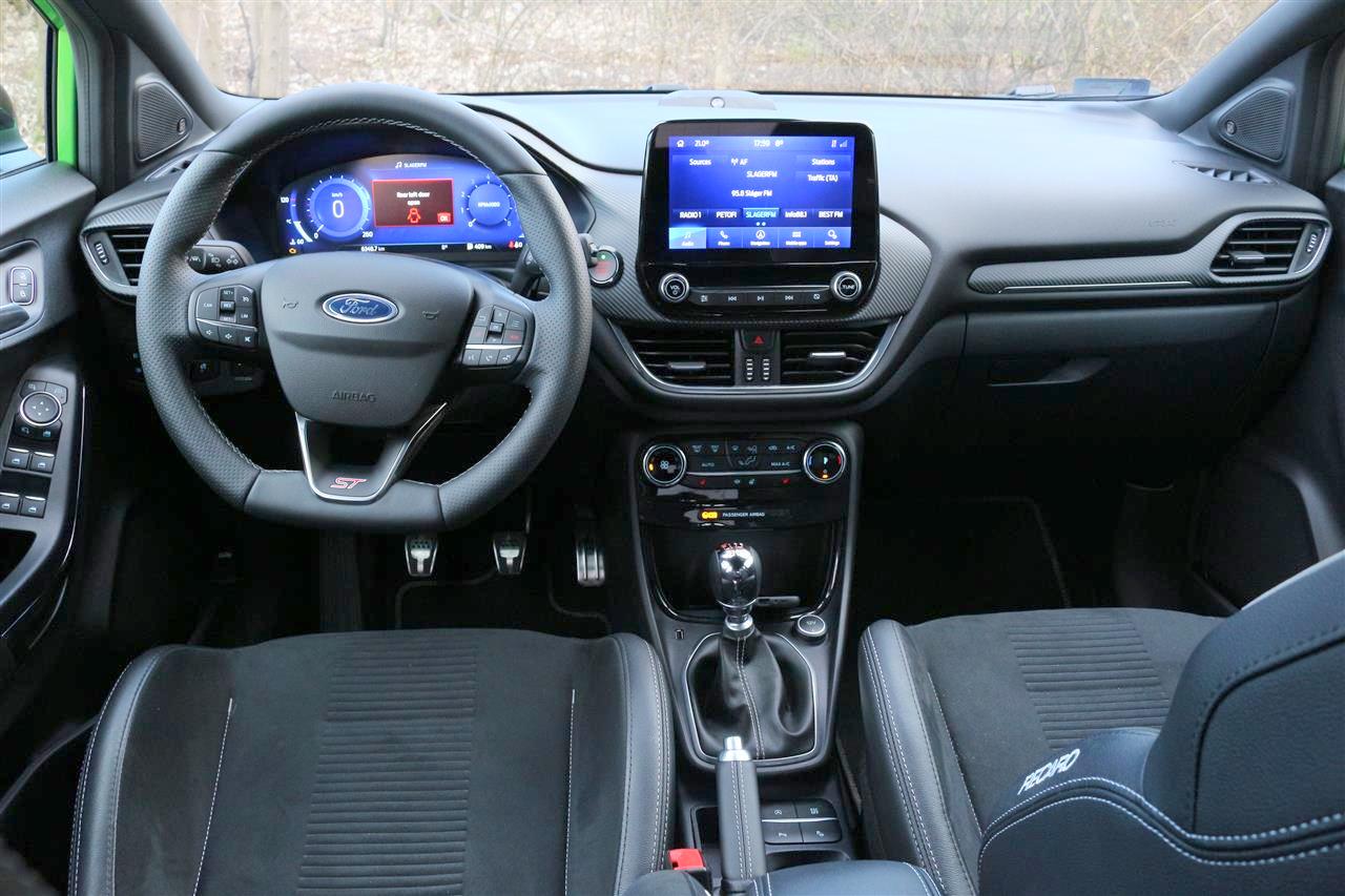 Ford Puma belső