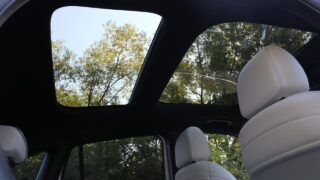 Mercedes EQA panoráma tető