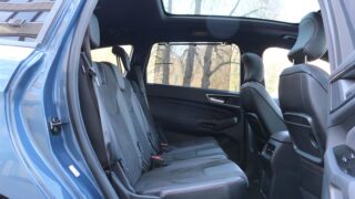 Ford S-Max hátsó helykínálat