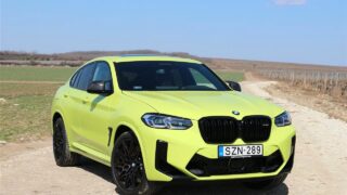 sárga BMW X4 M Competition