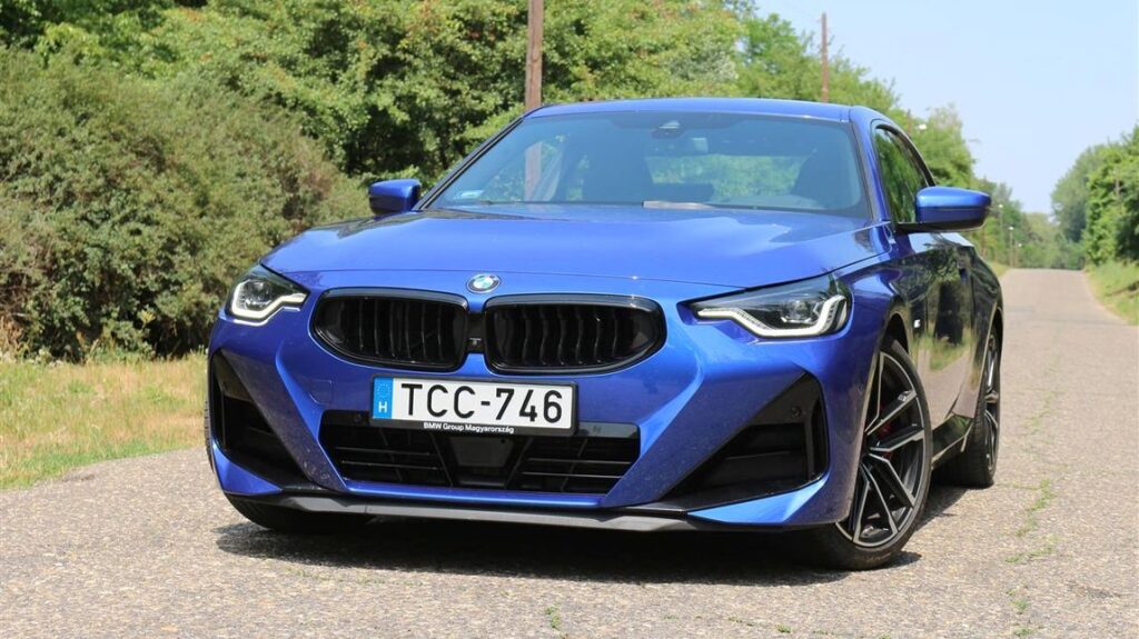 új kék BMW 220d coupé