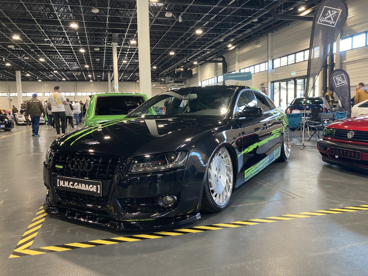 Fekete Audi NNC Garage