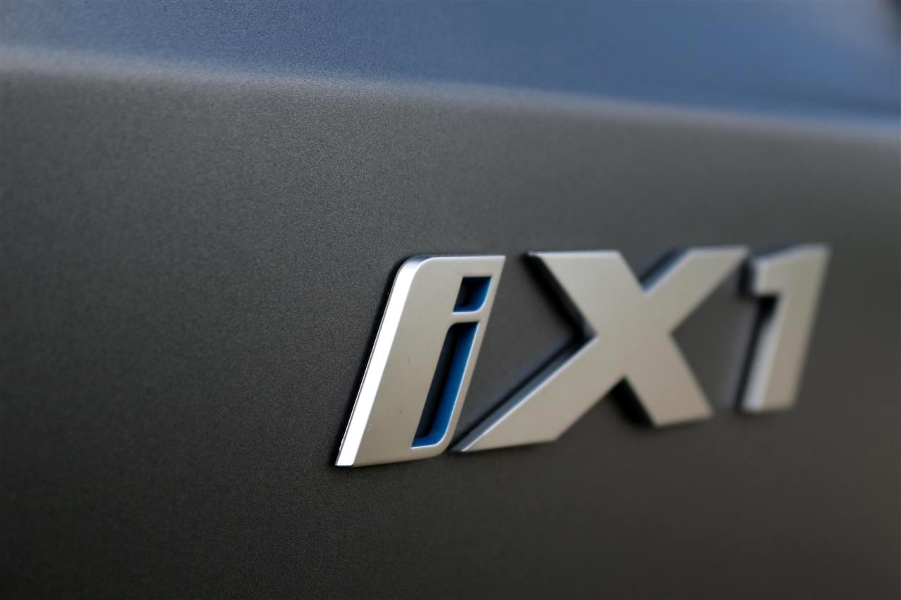 BMW iX1 típusjelzés