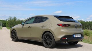 Mazda3 e-Skyactiv X 186