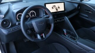 Toyota C-HR PHEV belső