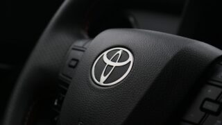 Toyota C-HR PHEV kormány
