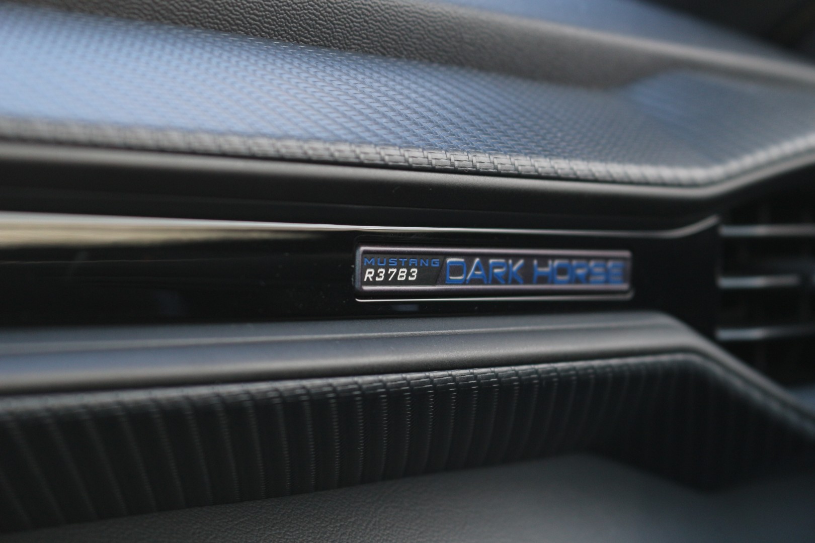 Ford Mustang Dark Horse belső