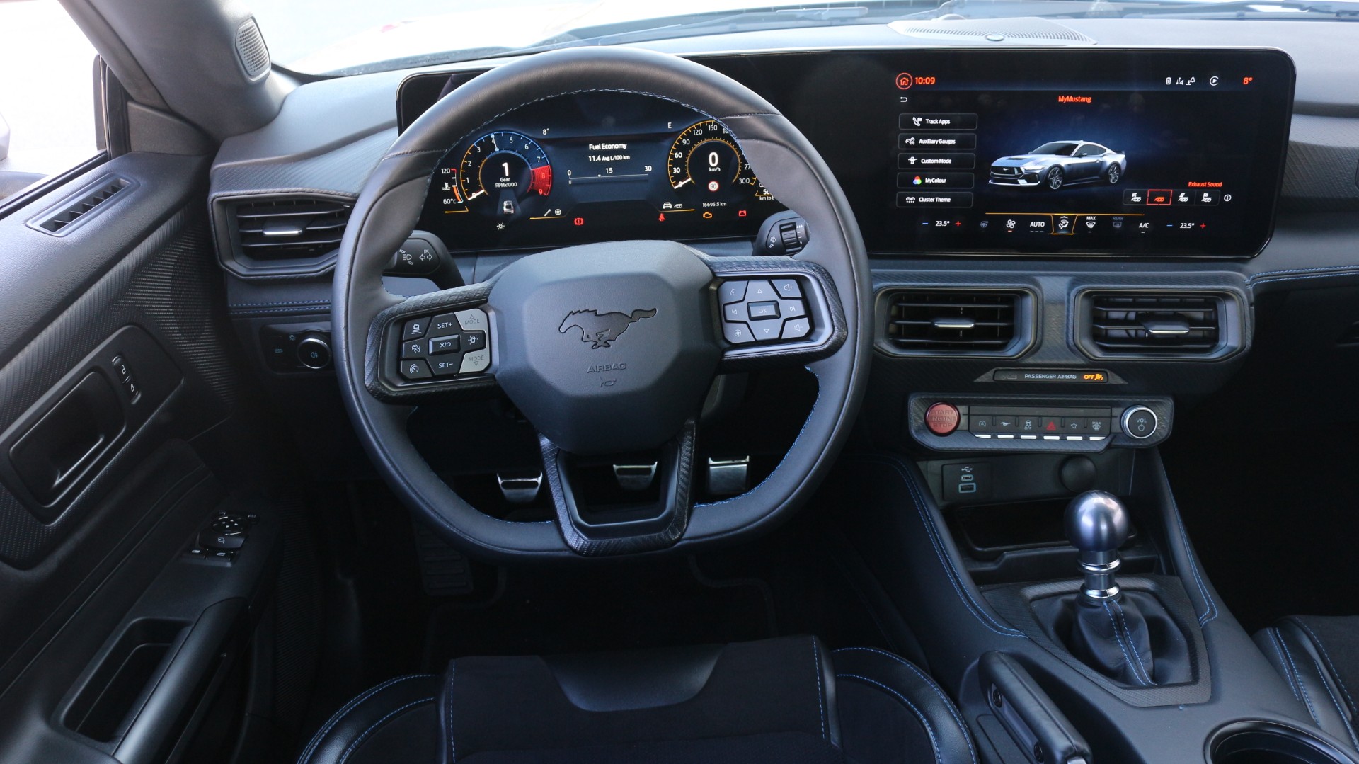 Ford Mustang Dark Horse belső