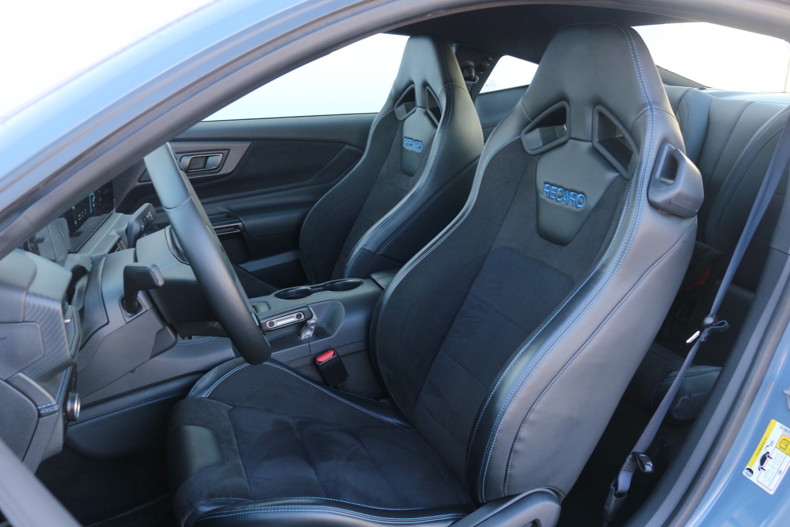 Ford Mustang Dark Horse belső