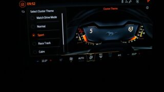 Ford Mustang Dark Horse sportmód