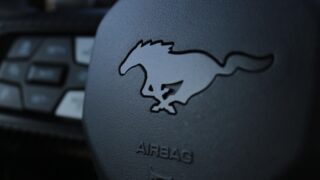 Ford Mustang Dark Horse kormány
