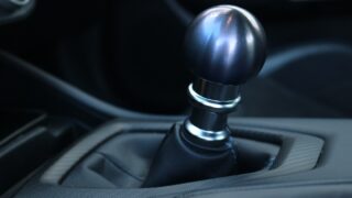 Ford Mustang Dark Horse váltó